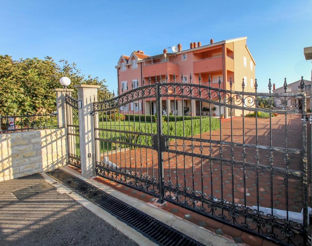 Family Friendly Apartments With A Swimming Pool Nevidjane, Pasman - 18054 Neviđane Eksteriør bilde