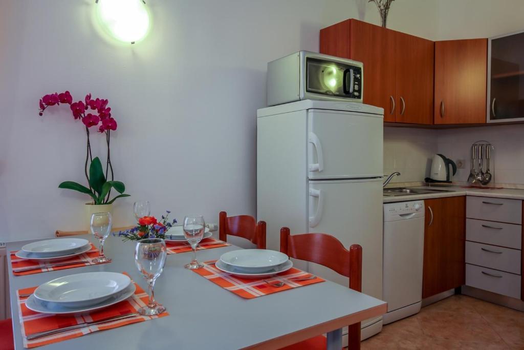 Family Friendly Apartments With A Swimming Pool Nevidjane, Pasman - 18054 Neviđane Eksteriør bilde